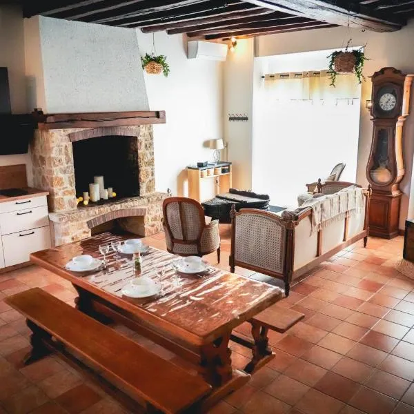Le Victor Noir, hotel v destinaci Chéroy