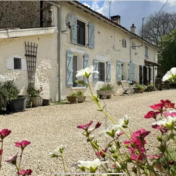 Le Jardin de Rose 24 FEUILLEBERT Romagne 86700, hotel em Romagne