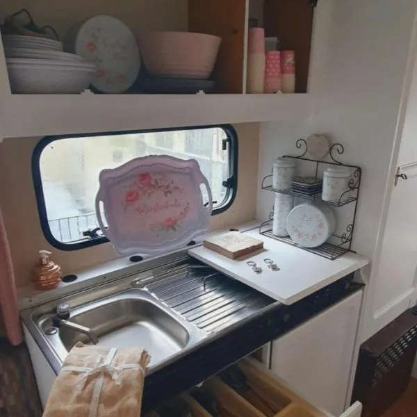 übernachtung in unserem Wohnwagen, hotel di Gračac