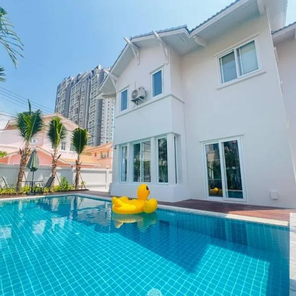 芭提雅中天海滩4卧室泳池别墅步行10分钟到海边, hotel di Pantai Jomtien