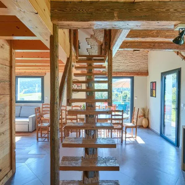 Le Refuge des Loups Blancs 12 pers, Hotel in Ouhans