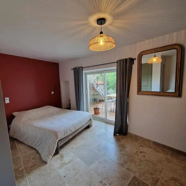 Viesnīca Logement privé avec terrasse pilsētā Chanonat