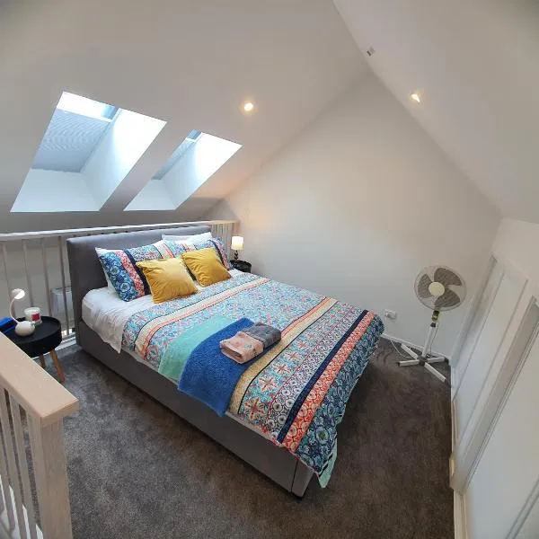 Modern Loft in Christchurch CBD with Private Courtyard, hotel in Christchurch