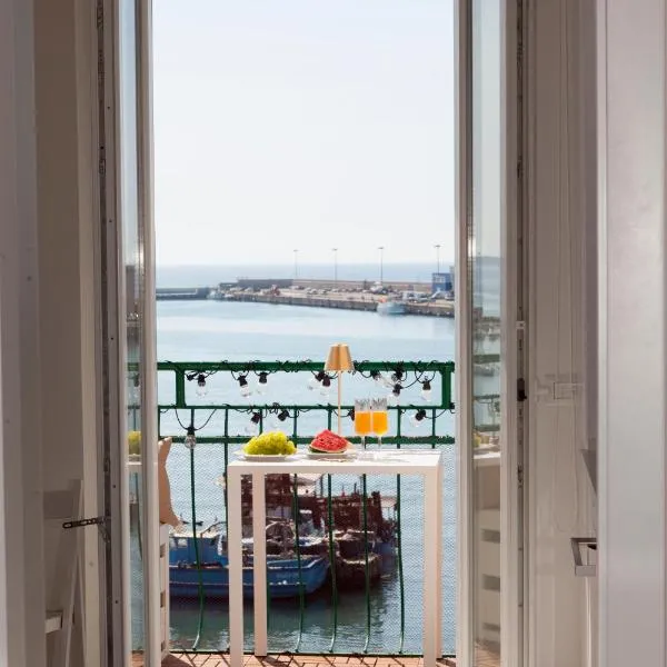 La Finestra Sul Mare Central Apartment Vista mare, hotel v destinaci Anzio