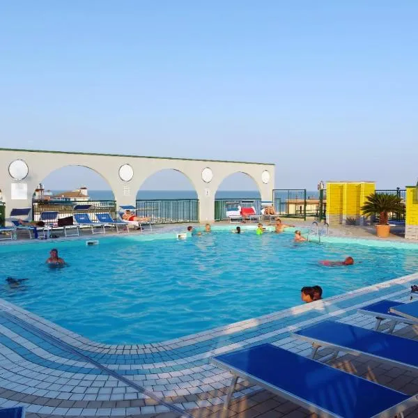 HOTEL APARTMENTS DIFFUSO LUXURY 4S - The Suite are located in various Tourist Village and Resort but always in Caorle - Pet Friendly - Family Resort - With or Without Swimming Pool - With Breakfast Room with Supplement - With Private Parking inside, hotel a Caorle