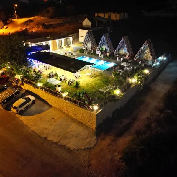 Bu Bungalow Hotel、デムレのホテル