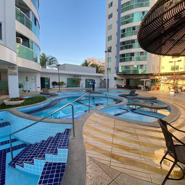 Apartamento confortável em caldas novas com espaço aquático, 6 piscinas , 3 hidromassagem , Bar e Restaurante , Sauna , espaço kids - Foto 4