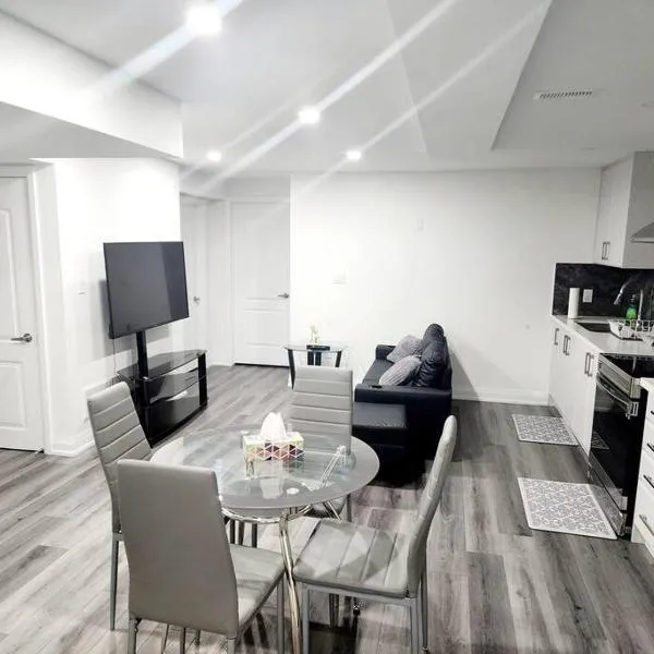 A Place to Call Home - 2 BR Basement, hotel v destinaci Brampton