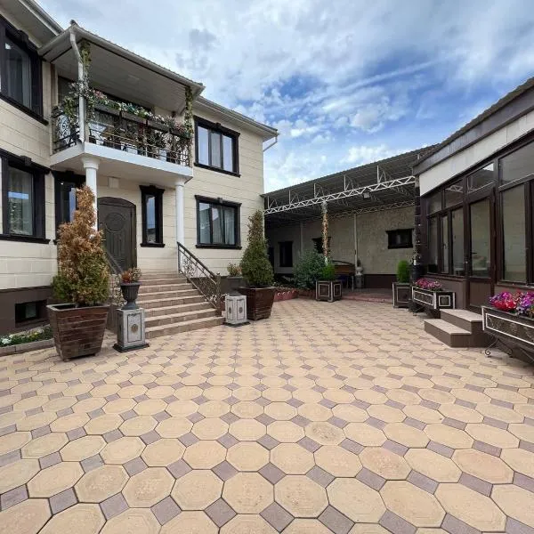 NUR Guest House, hotel v destinaci Naryn