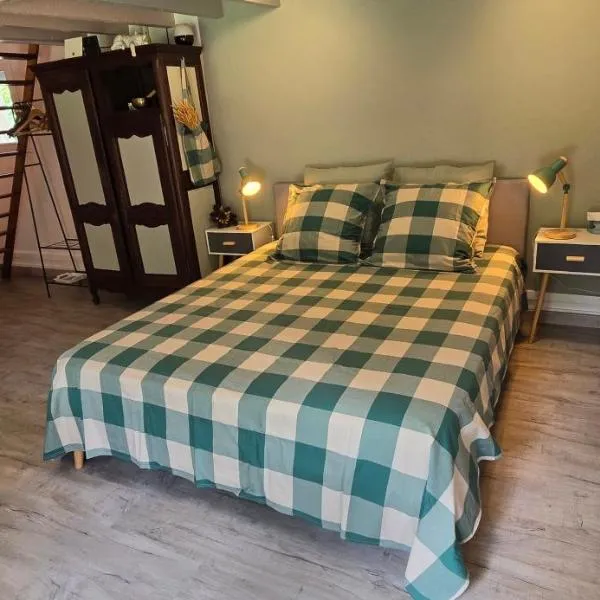Bienvenue Chez Vous, hotel v destinaci Émancé