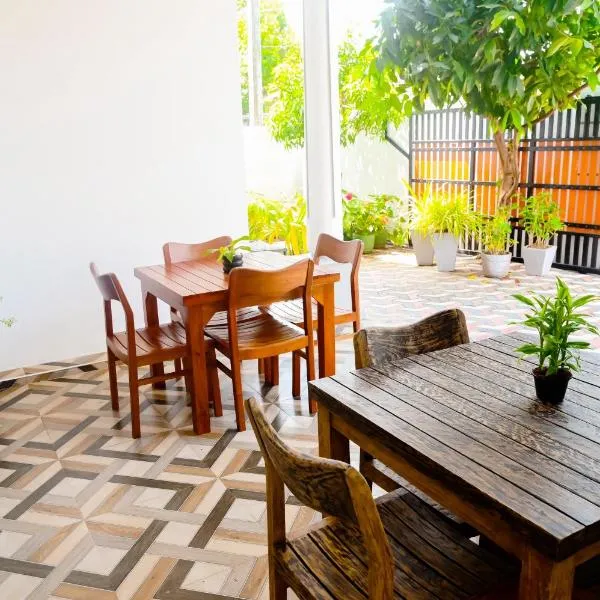 Mario Family Villa and Restaurant, hotel v Negombu