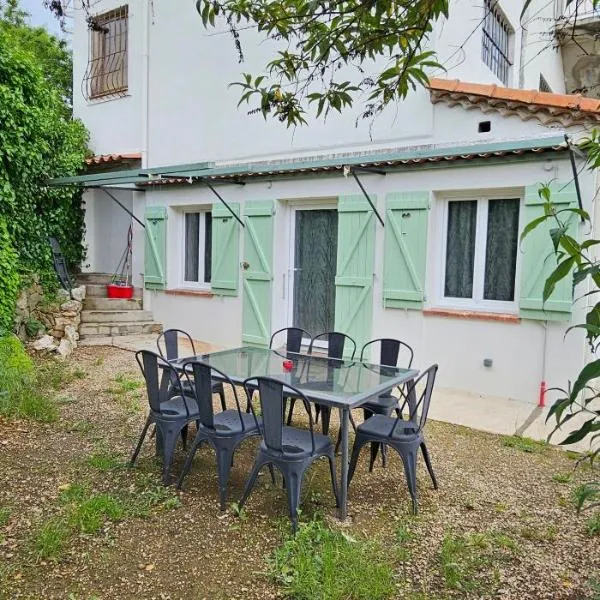 Bel appartement et son jardin, hotelli kohteessa Saint-Cézaire-sur-Siagne
