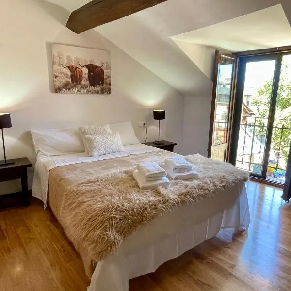 CaLQuEROL 2 penthouse in the downtown, hotell i Puigcerdà