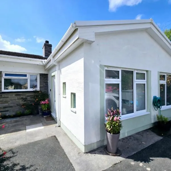 Beautiful 2 bedroom annexe in popular town location: Pembrokeshire şehrinde bir otel