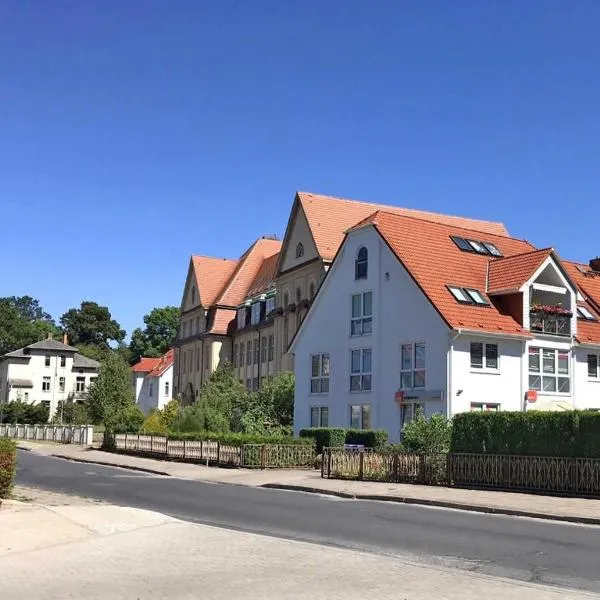 Am Kulturpark - Ferienwohnung mit 3 Schlafräumen für 6 Personen Neubrandenburg, hotel a Neubrandenburg