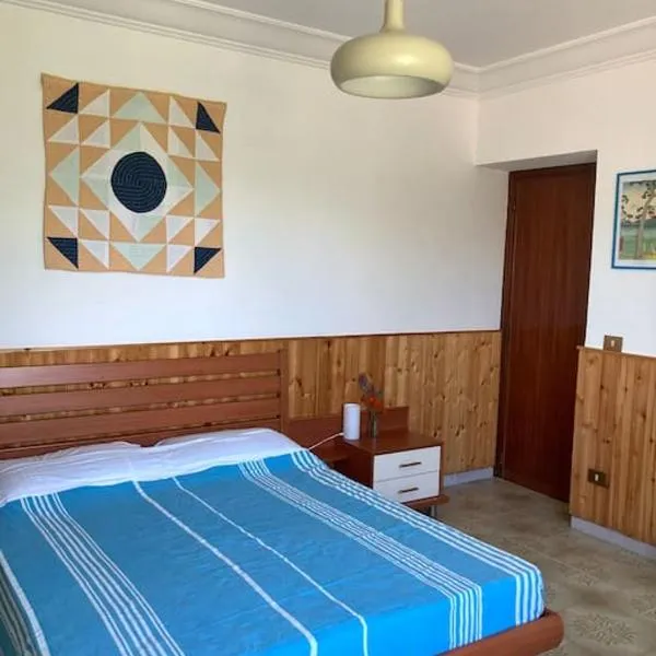 Casa Sisù-Appartamento immerso negli ulivi, hotel v destinaci SantʼElia Fiumerapido