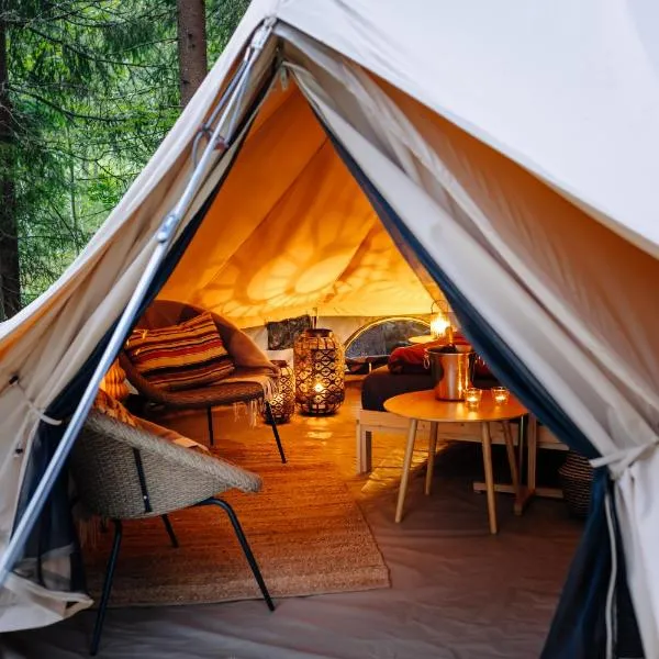 Glampingtält i naturen, hotel v destinaci Molkom