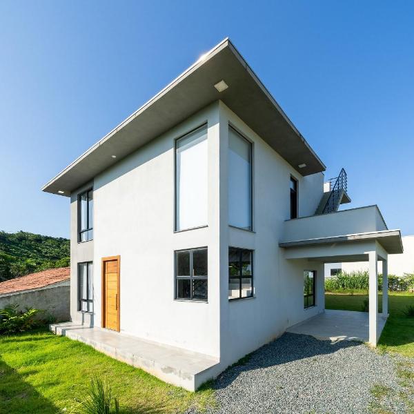Casa Gladis: Seu Paraíso a Poucos Metros do Mar