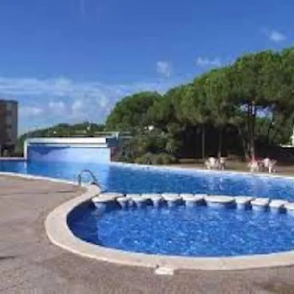 Apartment for families Barcelona beach area, hotel v destinaci Gavà