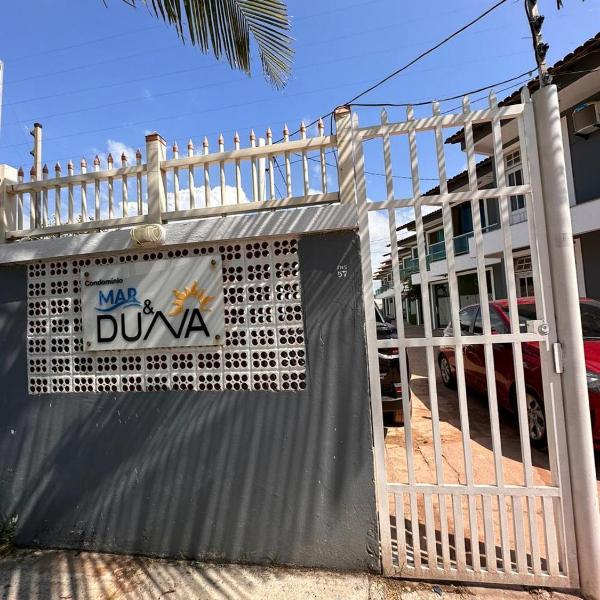 Casa em condomínio a poucos passos da praia