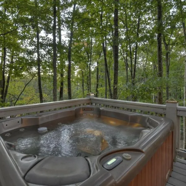 Hygge Haus Rustic charm cozy beds and a serene location, hotell sihtkohas Ellijay