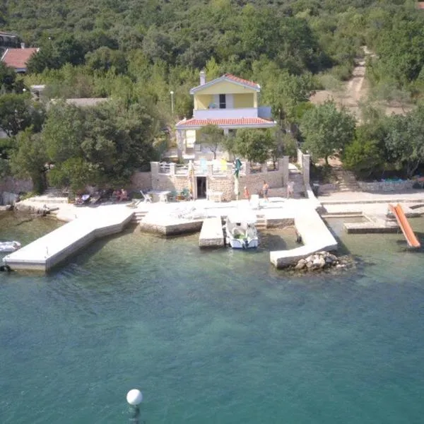 Apartman LIVE, hotel in Posedarje