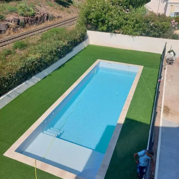 le boreal bord de mer avec piscine, hotel en Saint-Raphaël