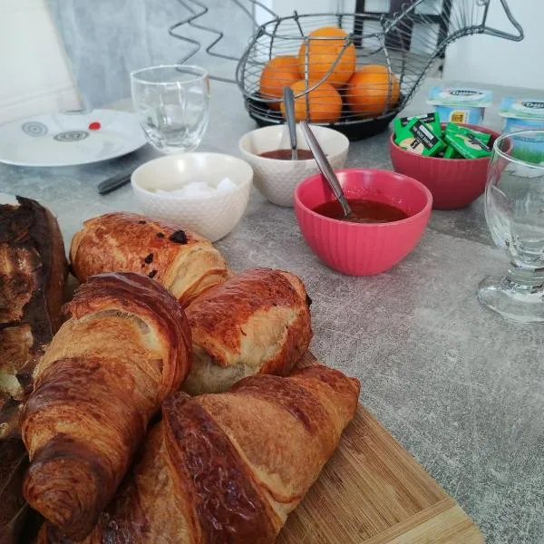 Chambres chez l'habitant proche sortie A10, hotel in Pons