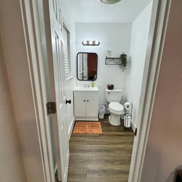 Pet Friendly 3 bedroom with a Cowboy Pool close to Congress