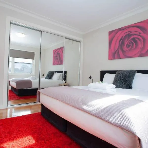 Luxury On Webster, hotel in Wendouree