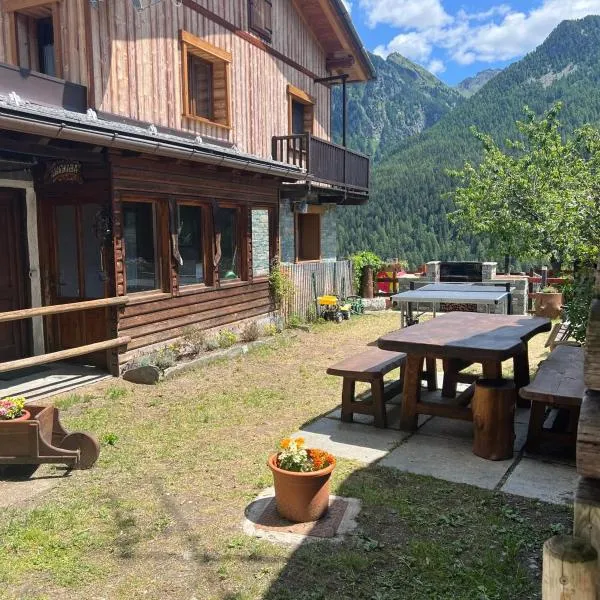 JOIVY Modern family chalet with stunning mountain views, hotel v destinaci Champoluc