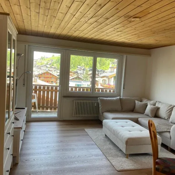 Sonniges Apartment im Zentrum mit Bergblick, hotel v destinaci Grächen