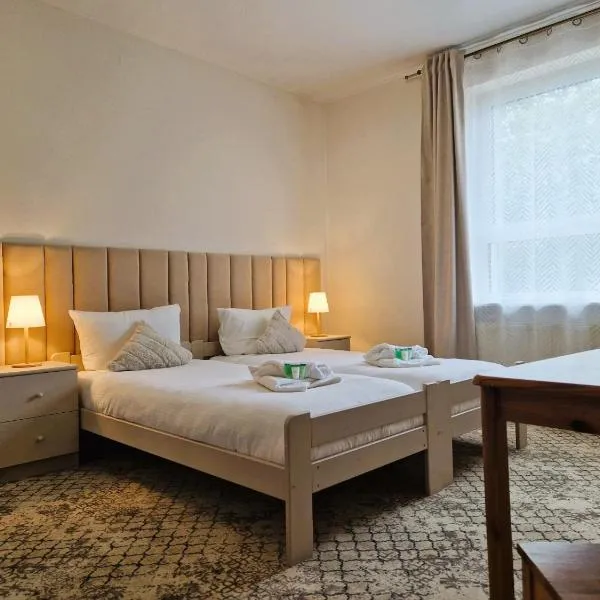 VILLA SUNNY ROSE Bed & Breakfast, hotel ve Svinoústí