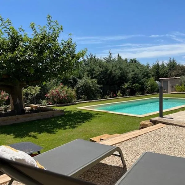 Une nuit en Luberon, hotel v destinaci Puyvert
