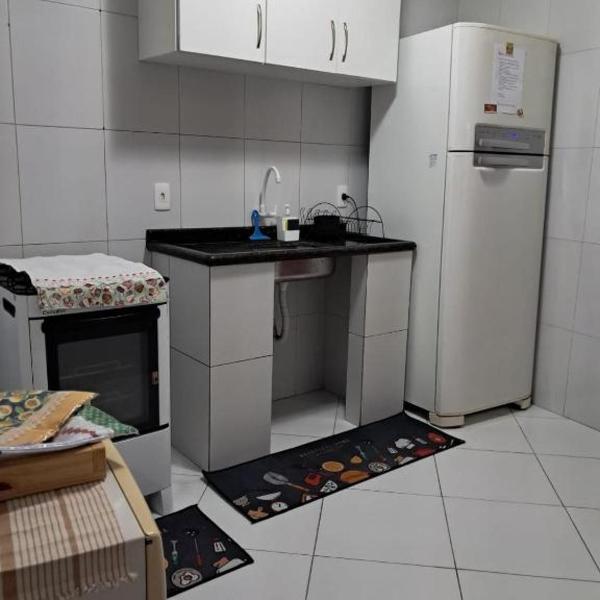 Dois quartos Cozinha completa Wi Fi Self check in com senha Central e perto de tudo a 4,4Km da Rodoviária e 15,4Km do Aeroporto Apartamento 101 - Foto 4