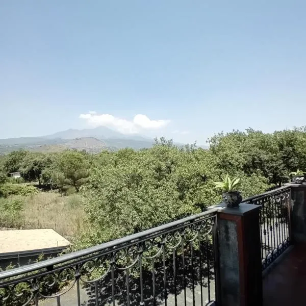 Casa Roverelle – hotel w mieście Aci SantʼAntonio