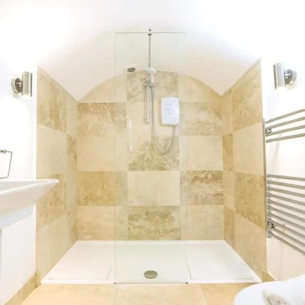 Spacious Boutique Apartment Clifton King Size Bed, hotel in Bristol