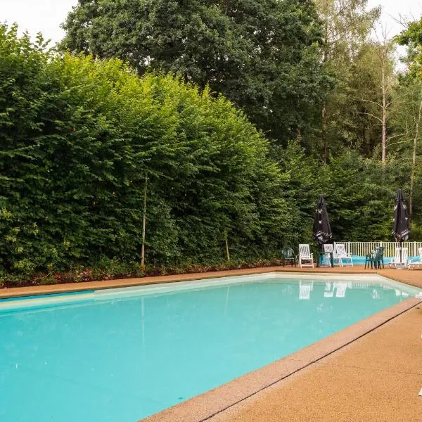 Camping De Chênefleur, hotel v destinaci Tintigny