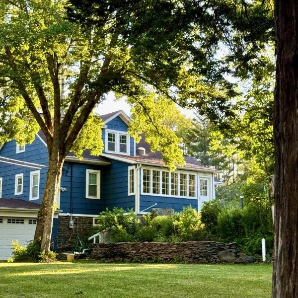 1890 CapeCod farmhouse:Charming, Private, Spacious, hotel v destinaci Saugerties