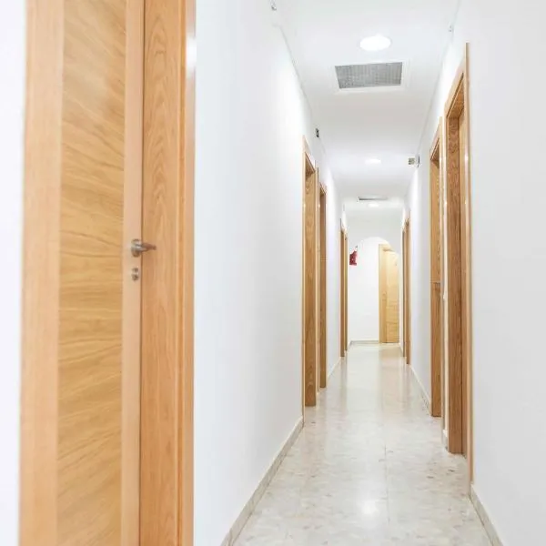 Pensión Hostal DOS HERMANAS, hotel in Bolaños de Calatrava