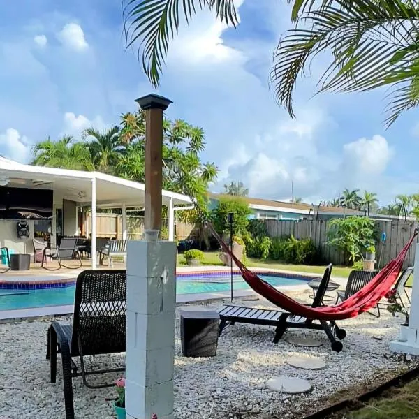 Pool House Resort heated swimming pool private duplex, hotel u gradu Katler Bej