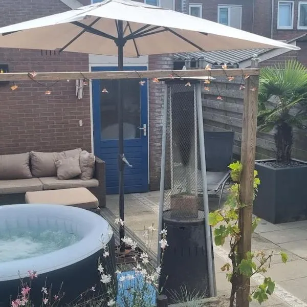 Garden, Jacuzzi, bbq, city centre, 2 bedrooms, hotel i Alkmaar