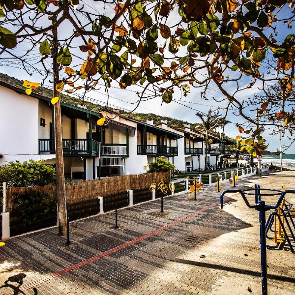 Duplex No 03 de 4 quartos frente ao mar