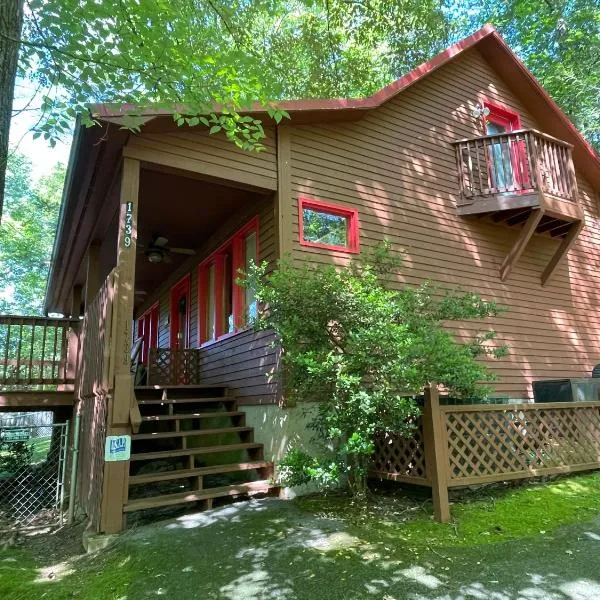 Ole Red Retreat - 10 minutes to Gatlinburg & Great Smoky Mountains, hotel in Gatlinburg