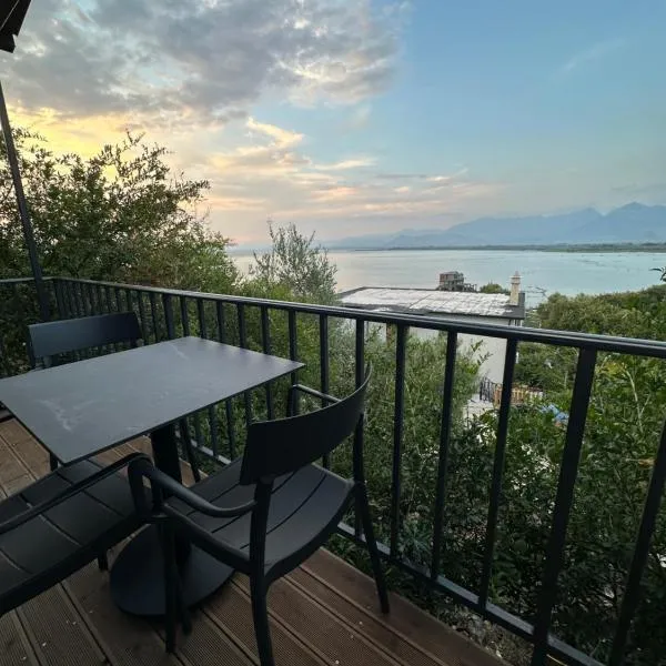 Lake Escape Villa Shirokë, hotel in Shkodër