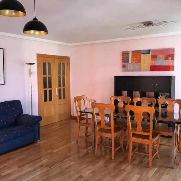 Disfruta León en este dúplex a 350m de la Catedral, ξενοδοχείο σε León