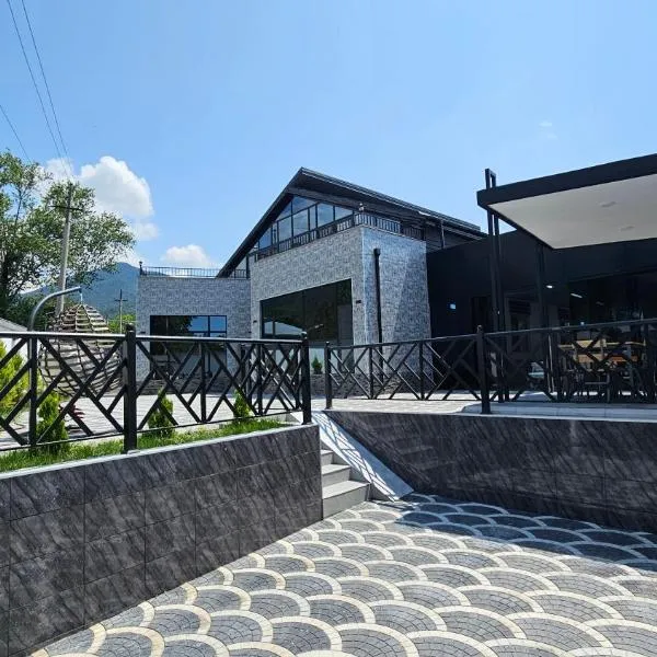 Luxury Milan Mountain Ponoramic Villa, indoor heated pool and jacuzzi with mountain view, hotel v destinaci Gabala