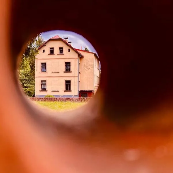 Chata Plechovka, hotel v destinaci Česká Lípa
