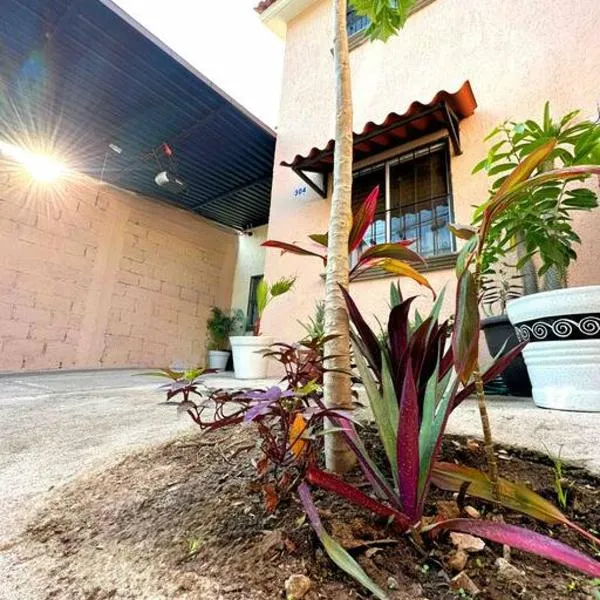 Your Home in Paradise sleeps 11, hotel u gradu 'Puerto Vallarta'