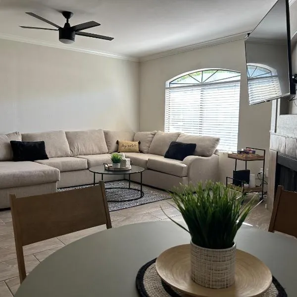 Stay in Style Scottsdale 1st Floor Condo, hotel in Scottsdale